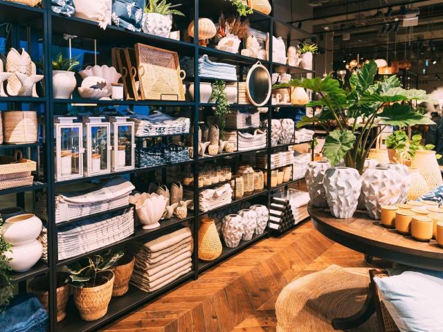 Locale Commerciale in vendita a Sant'Agostino, Como