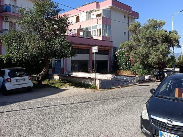 Locale Commerciale in vendita a Calabria, Catanzaro