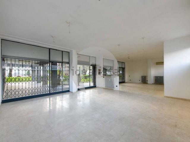 Locale Commerciale in vendita a Gardenia, Re