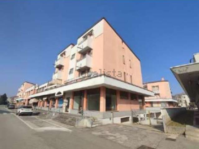 Locale Commerciale in vendita a Vicenza, Veneto