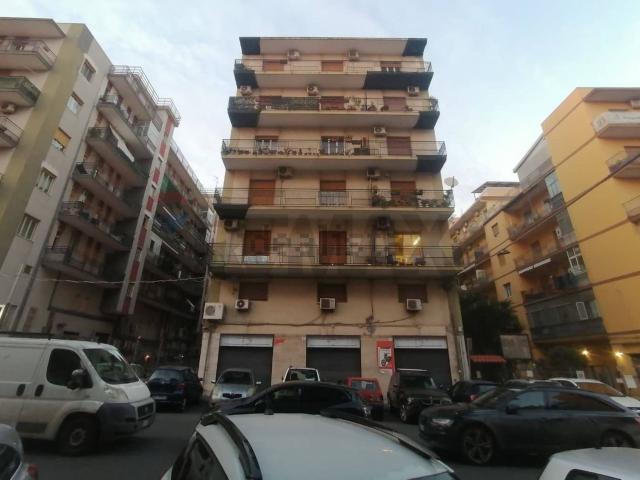 Locale Commerciale in vendita a Borgo-Sanzio, Catania