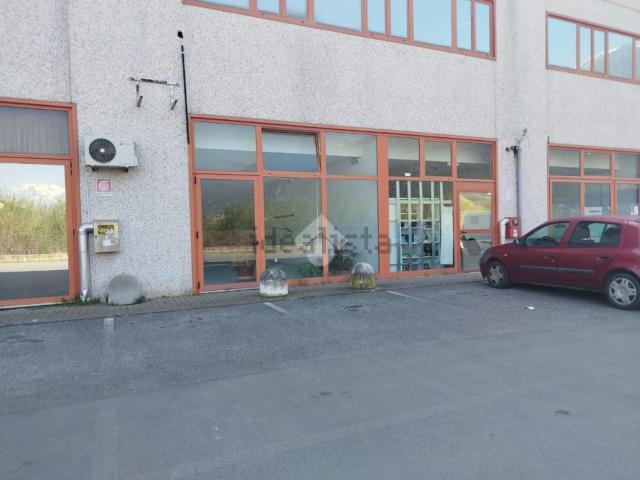 Locale Commerciale in vendita a Maisonetta, Piemonte