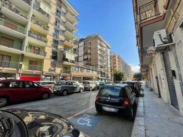 Locale Commerciale in vendita a Municipio 2, Puglia