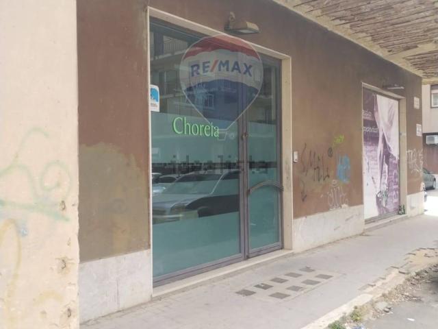 Locale Commerciale in vendita a Caltagirone, Sicilia