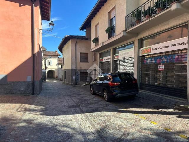 Locale Commerciale in vendita a Endine Gaiano, Lombardia