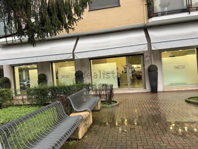 Locale Commerciale in vendita a Triulzo, San Donato Milanese
