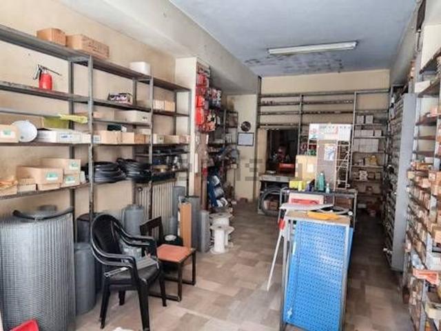 Locale Commerciale in vendita a Marche, Macerata