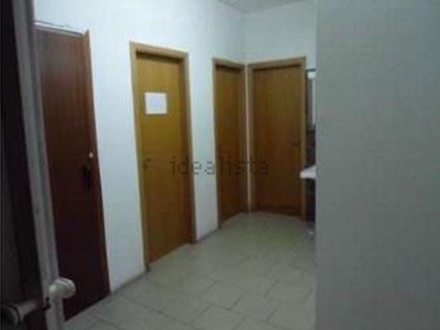 Locale Commerciale in vendita a Aci Catena, Sicilia