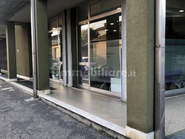 Locale Commerciale in vendita a Unione di comuni Terre di Castelli, Vignola