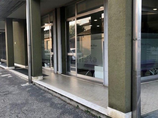 Locale Commerciale in vendita a Unione di comuni Terre di Castelli, Vignola