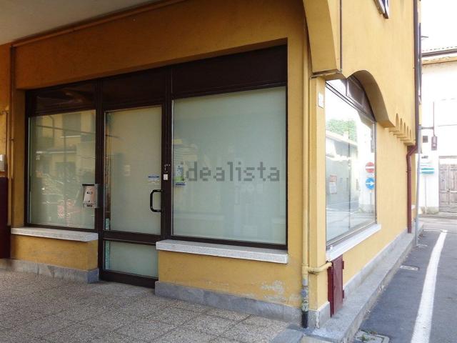 Locale Commerciale in vendita a Cornate D'adda, Lombardia