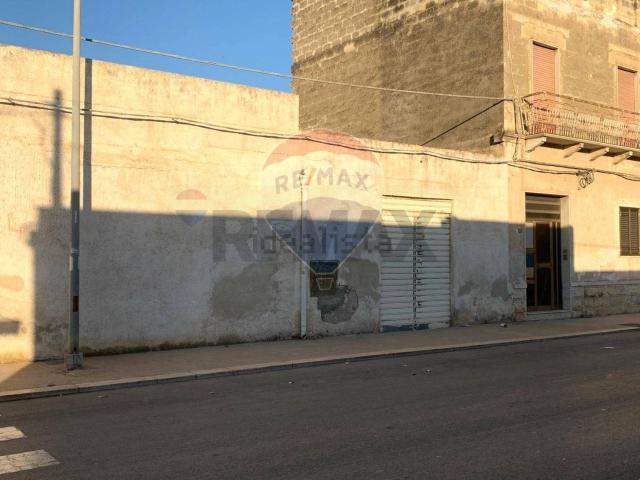 Locale Commerciale in vendita a Trapani, Sicilia