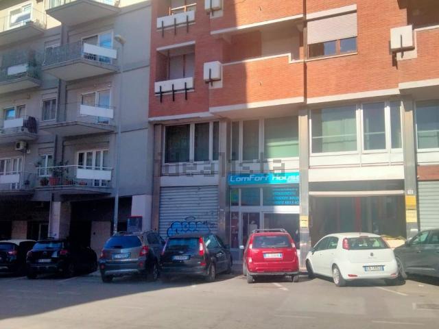 Locale Commerciale in vendita a Puglia, Taranto
