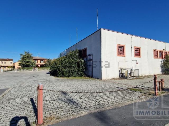 Locale Commerciale in vendita a Merlara, Veneto