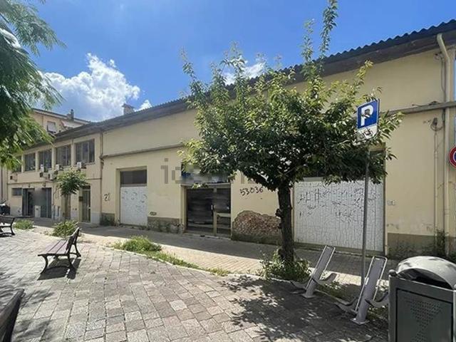 Locale Commerciale in vendita a Centro, Poggibonsi