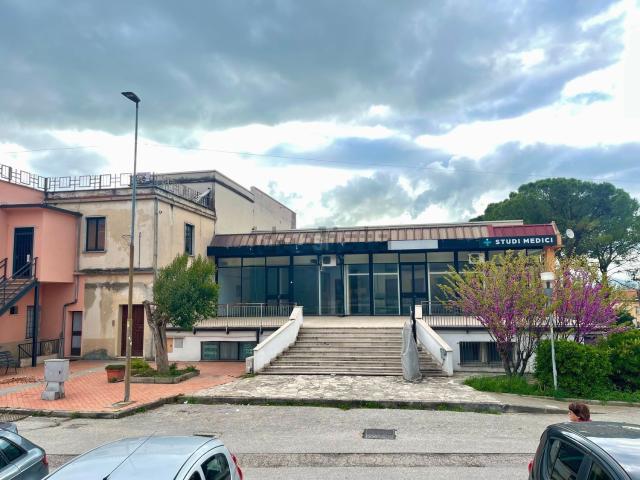 Locale Commerciale in vendita a Trevi, Umbria