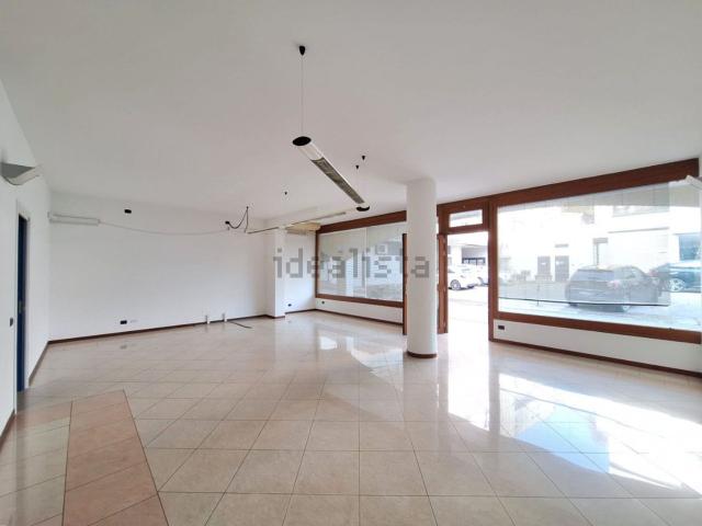 Locale Commerciale in vendita a Commenda, Rovigo