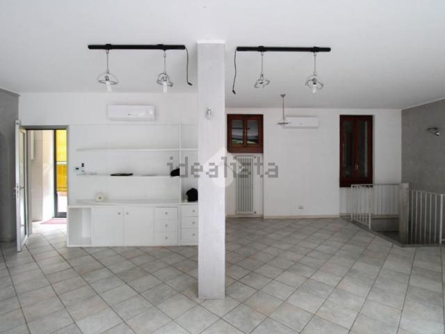 Locale Commerciale in vendita a San Maurizio, Vimercate