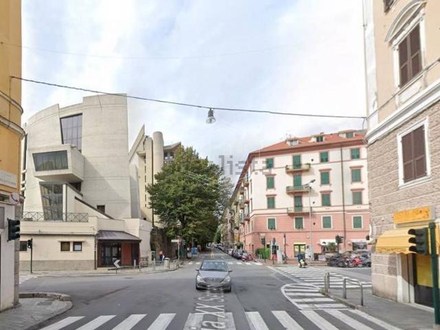 Locale Commerciale in vendita a Oltreletimbro, Albisola Capo