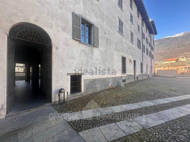 Locale Commerciale in vendita a Morbegno, Lombardia