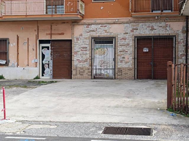 Locale Commerciale in vendita a Ceccano, Lazio