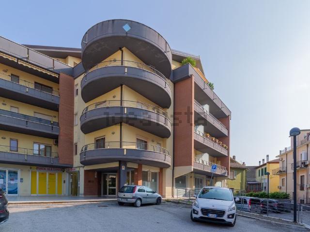 Locale Commerciale in vendita a Carsoli, Abruzzo