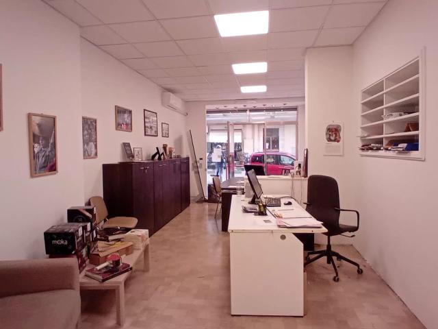 Locale Commerciale in vendita a Viterbo, Lazio