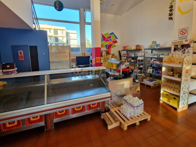 Locale Commerciale in vendita a Lunetta, San Giorgio Di Mantova