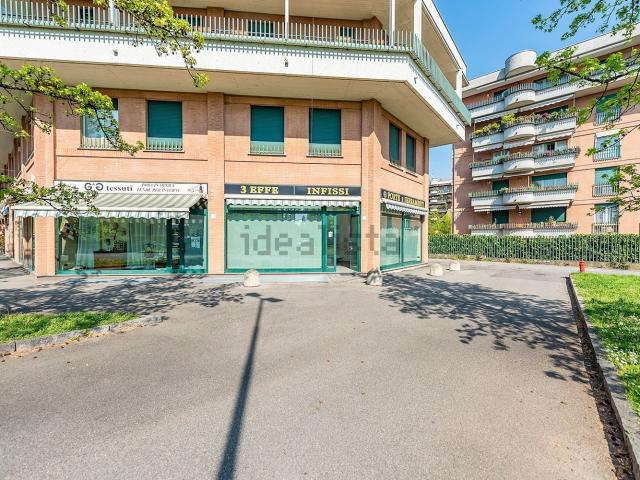 Locale Commerciale in vendita a Pagliera, Lainate