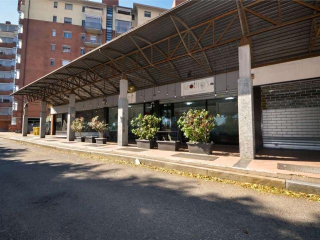 Locale Commerciale in vendita a Altessano, Venaria Reale