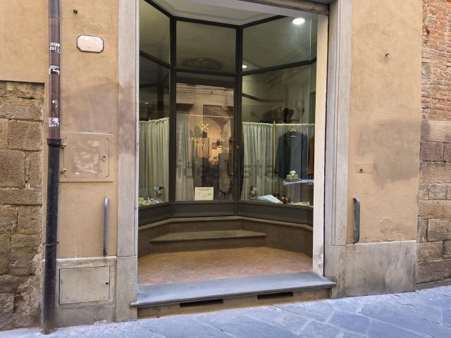 Locale Commerciale in vendita a Sant'Anna, Bagni Di Lucca Ponte