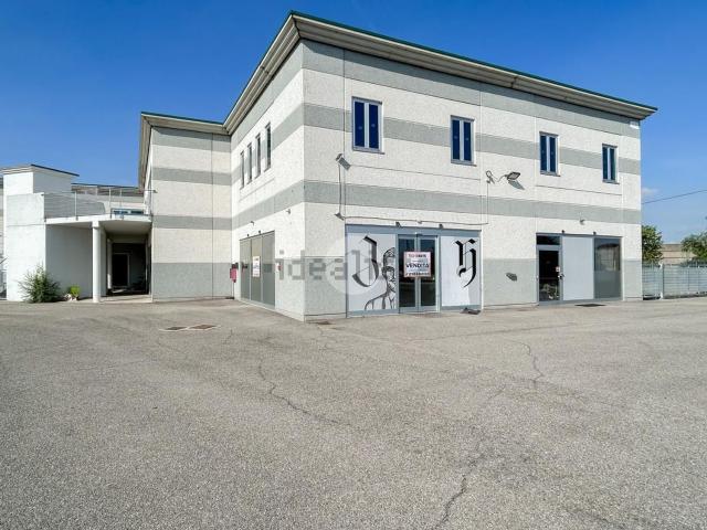 Locale Commerciale in vendita a Montirone, Lombardia