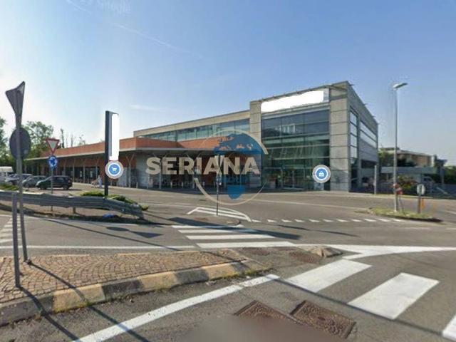 Locale Commerciale in vendita a Capriolo, Lombardia