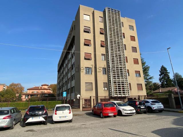 Locale Commerciale in vendita a Sant'Albino, Monza