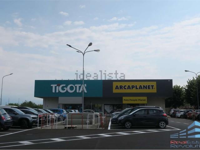 Locale Commerciale in vendita a Case Sparse, Piemonte