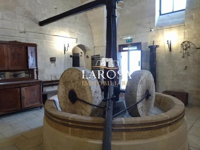 Locale Commerciale in vendita a Puglia, Lecce