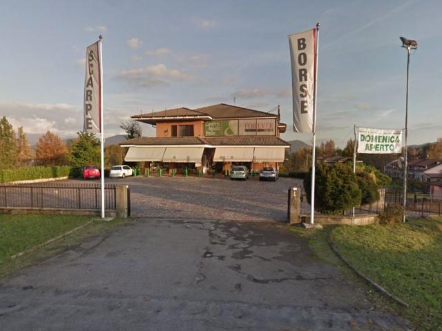Locale Commerciale in vendita a Molteno, Lombardia