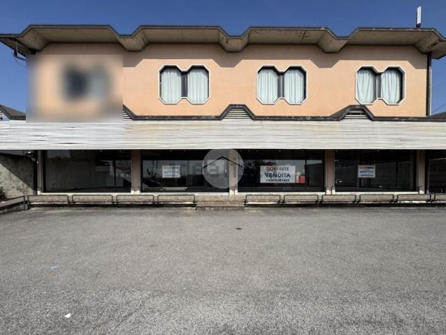 Locale Commerciale in vendita a Gussago, Lombardia