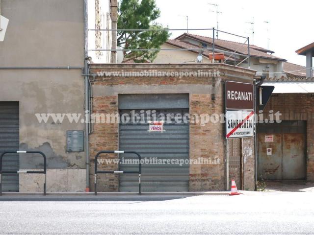 Locale Commerciale in vendita a Frazione Sambucheto, Marche