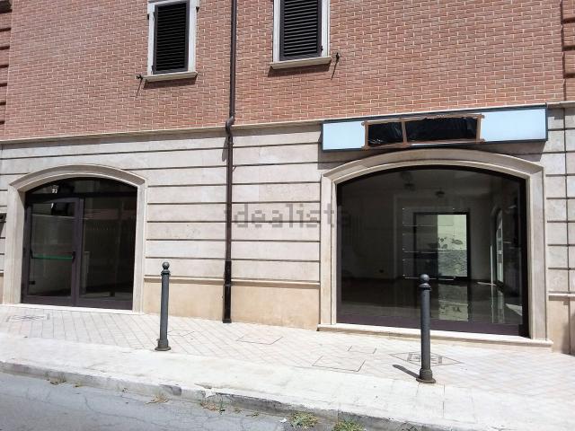 Locale Commerciale in vendita a Agraria, Marche