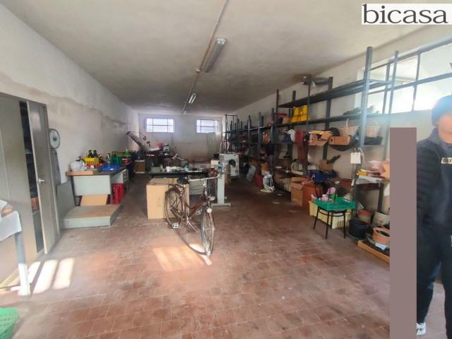 Locale Commerciale in vendita a Marche, Pesaro E Urbino