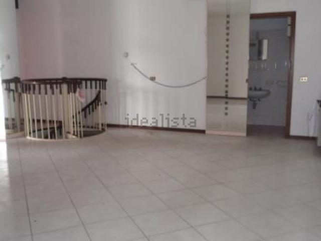 Locale Commerciale in vendita a Mortise, Padova