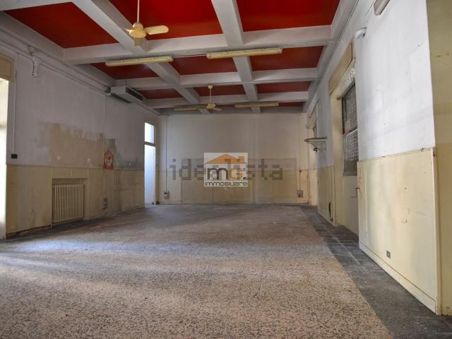 Locale Commerciale in vendita a Lonate Pozzolo, Lombardia