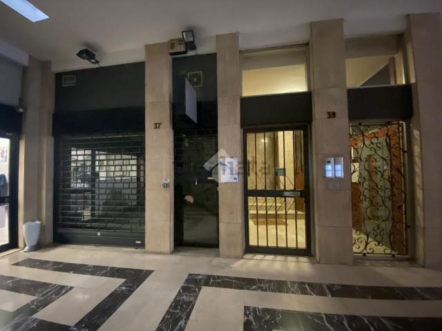 Locale Commerciale in vendita a Zona Centro, Brescia