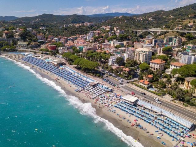 Locale Commerciale in vendita a Pozzuolo Alto, Celle Ligure