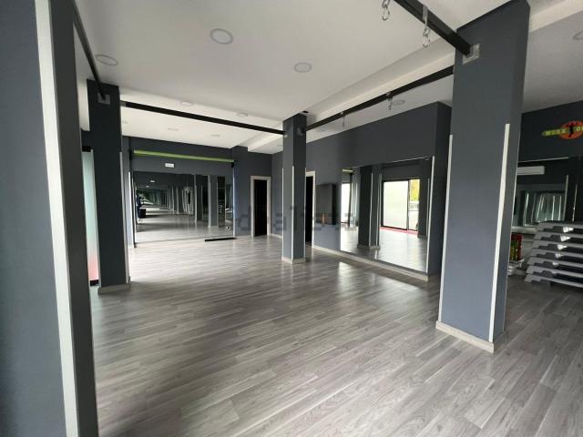 Locale Commerciale in vendita a Cigliano, Pozzuoli