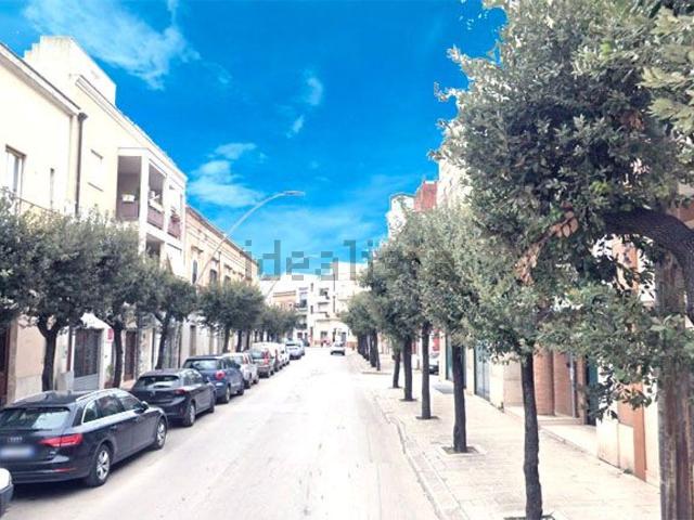 Locale Commerciale in vendita a Puglia, Taranto