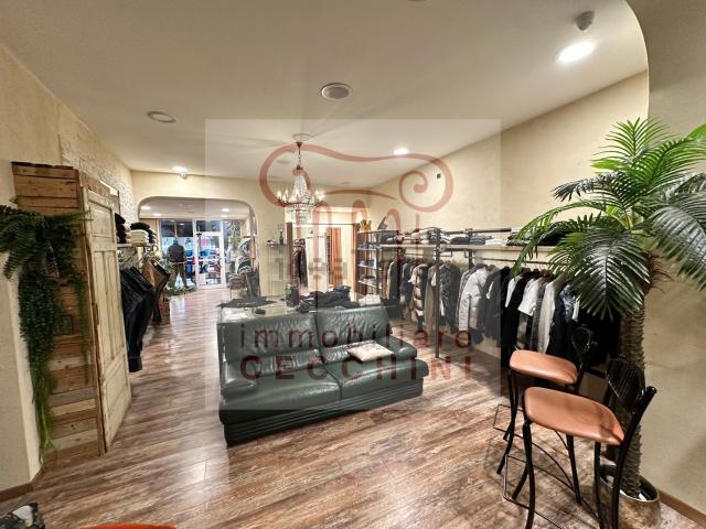 Locale Commerciale in vendita a Unione dei comuni Valle del Savio, Cesenà