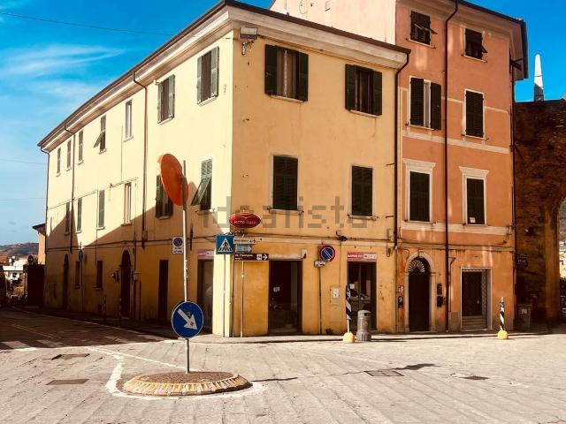 Locale Commerciale in vendita a San Carlo, Marina Di Massa
