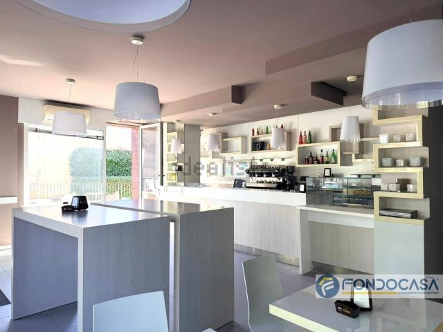 Locale Commerciale in vendita a Barlassina, Monza e della Brianza